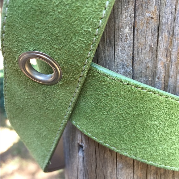Retro 60’s style green suede belt - Picture 7 of 7